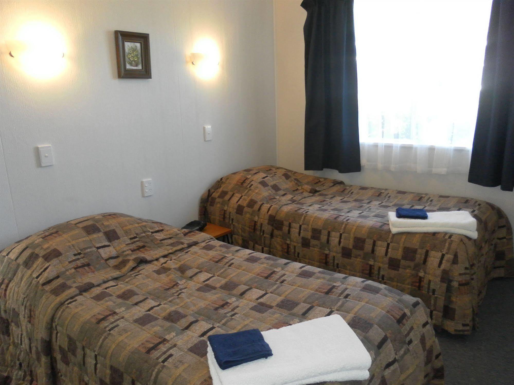 פיקטון Beachside Sunnyvale Motel מראה חיצוני תמונה