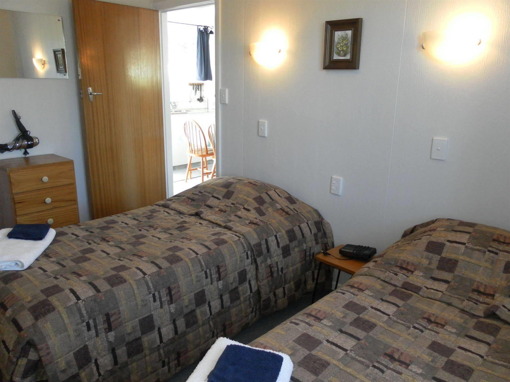 פיקטון Beachside Sunnyvale Motel מראה חיצוני תמונה