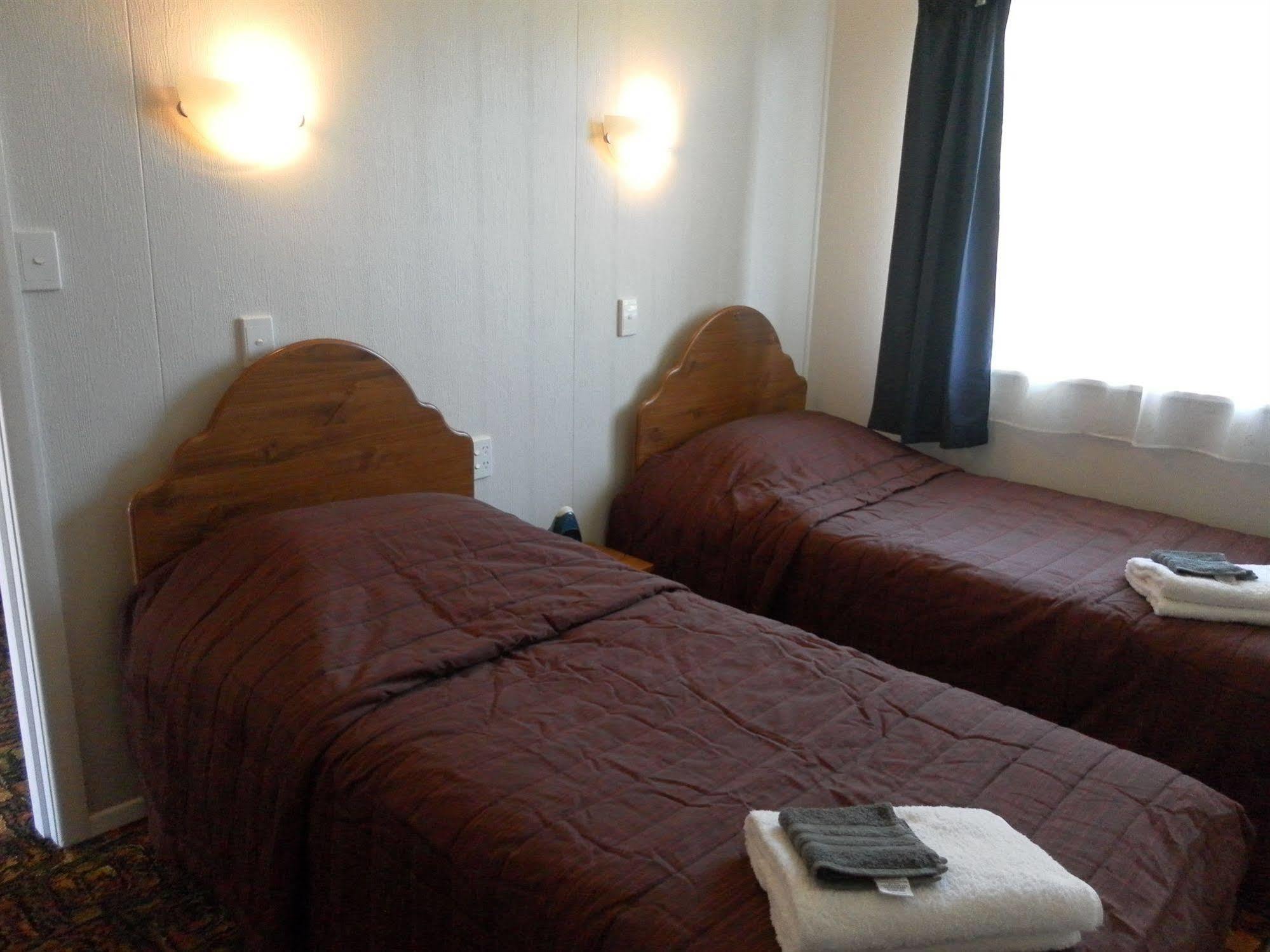 פיקטון Beachside Sunnyvale Motel מראה חיצוני תמונה